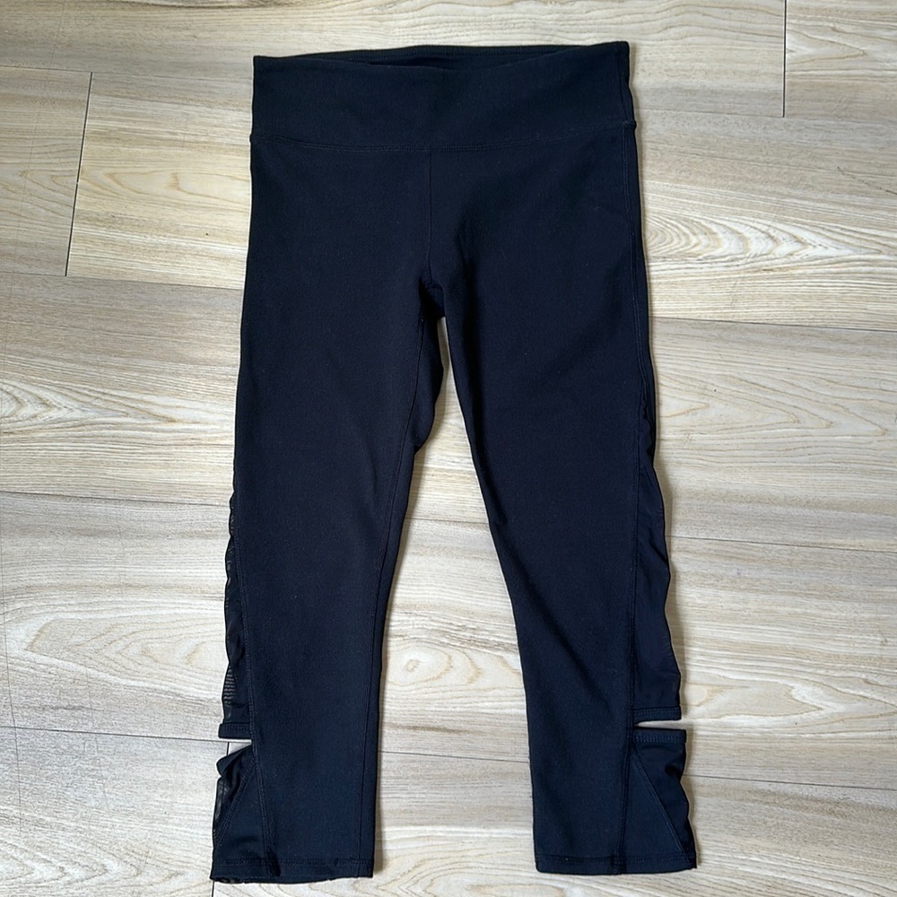 Fabletics Black Mesh Cutout Capri Leggings Womens XS High Waist Workout Pants